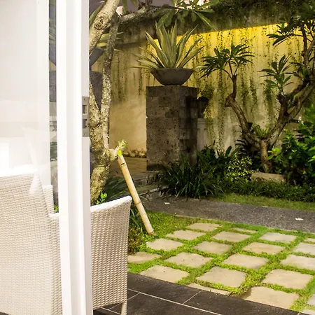 Kamini Legian Hotel